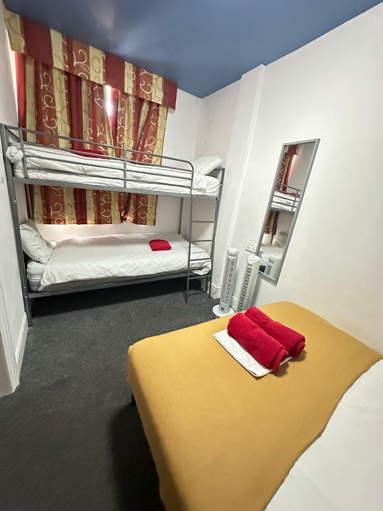 Backpackers Blackpool Hotel & Suites Buitenkant foto