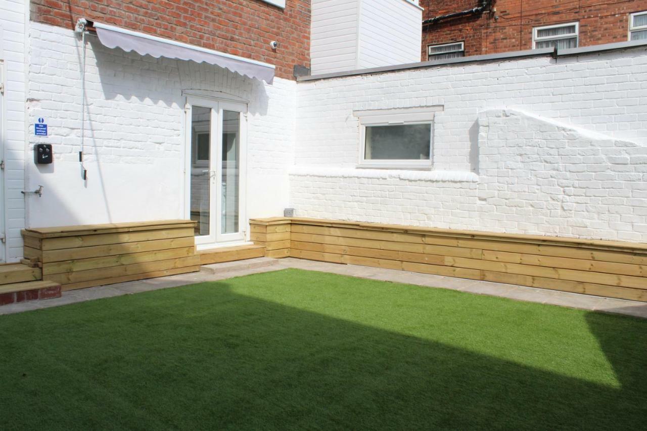 Backpackers Blackpool Hotel & Suites Buitenkant foto